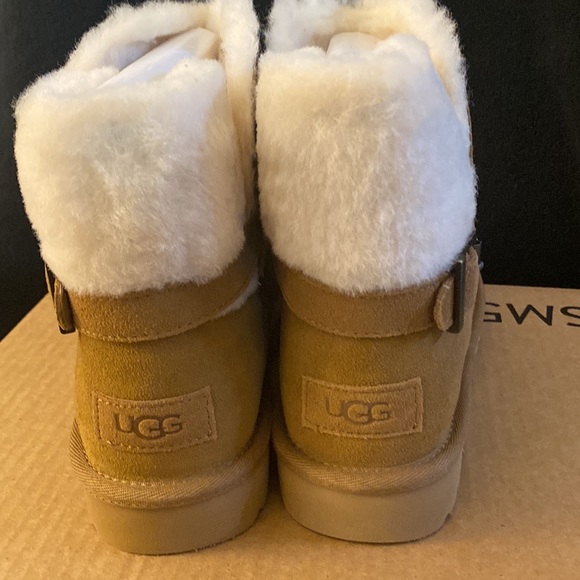 - UGG Karel Boots - Picture 2 of 7